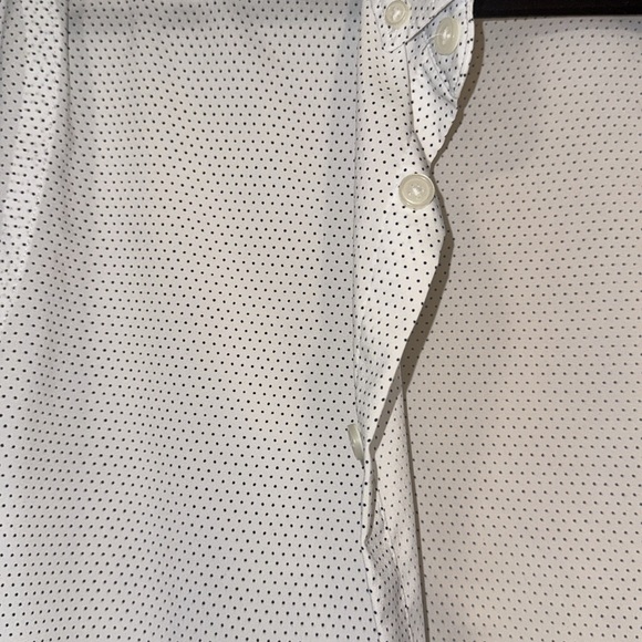 Express Men’s Wrinkle-Resistant Everyday Performance Dress Shirt - Picture 3 of 5